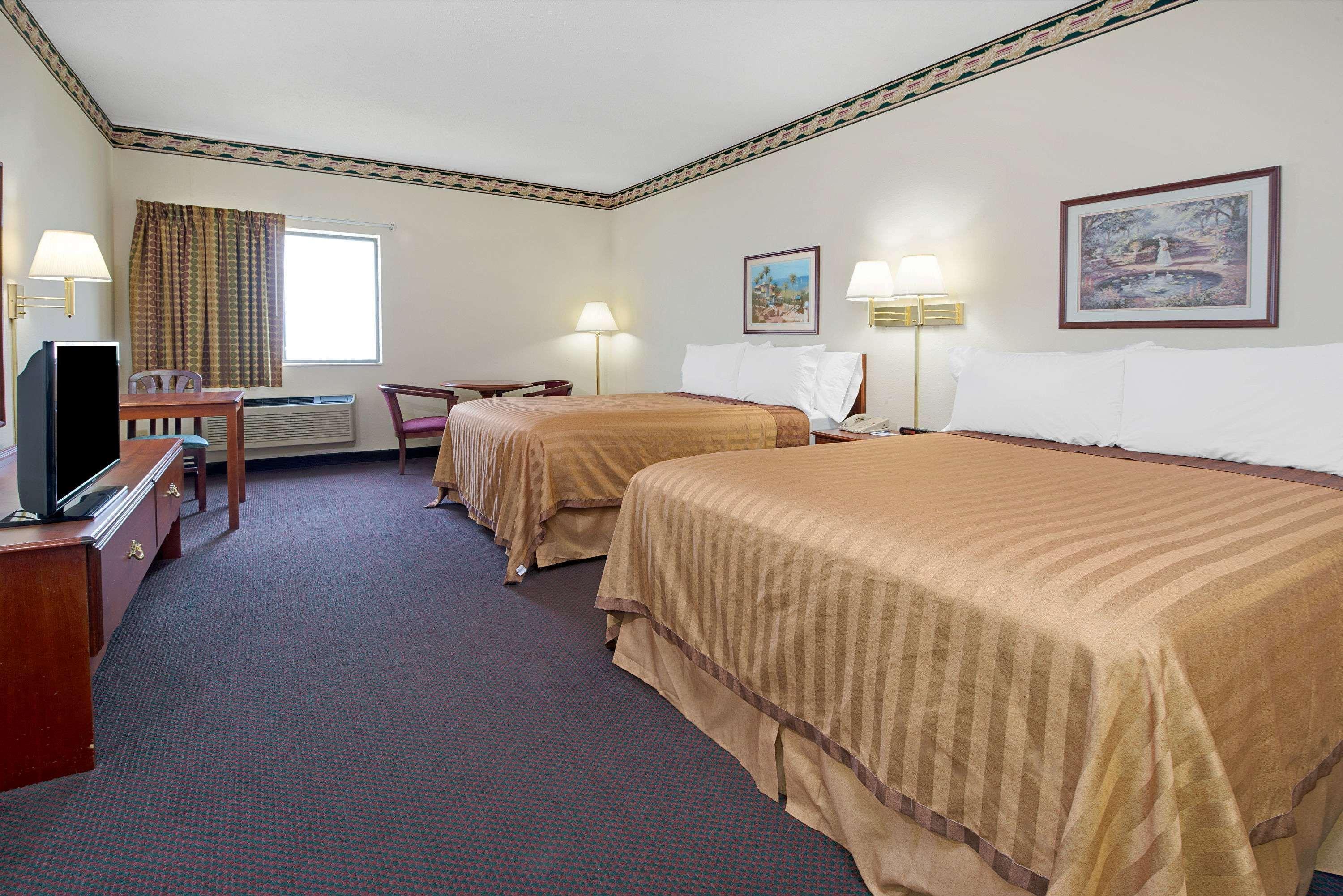 Travelodge By Wyndham St. Louis Hotel 2*