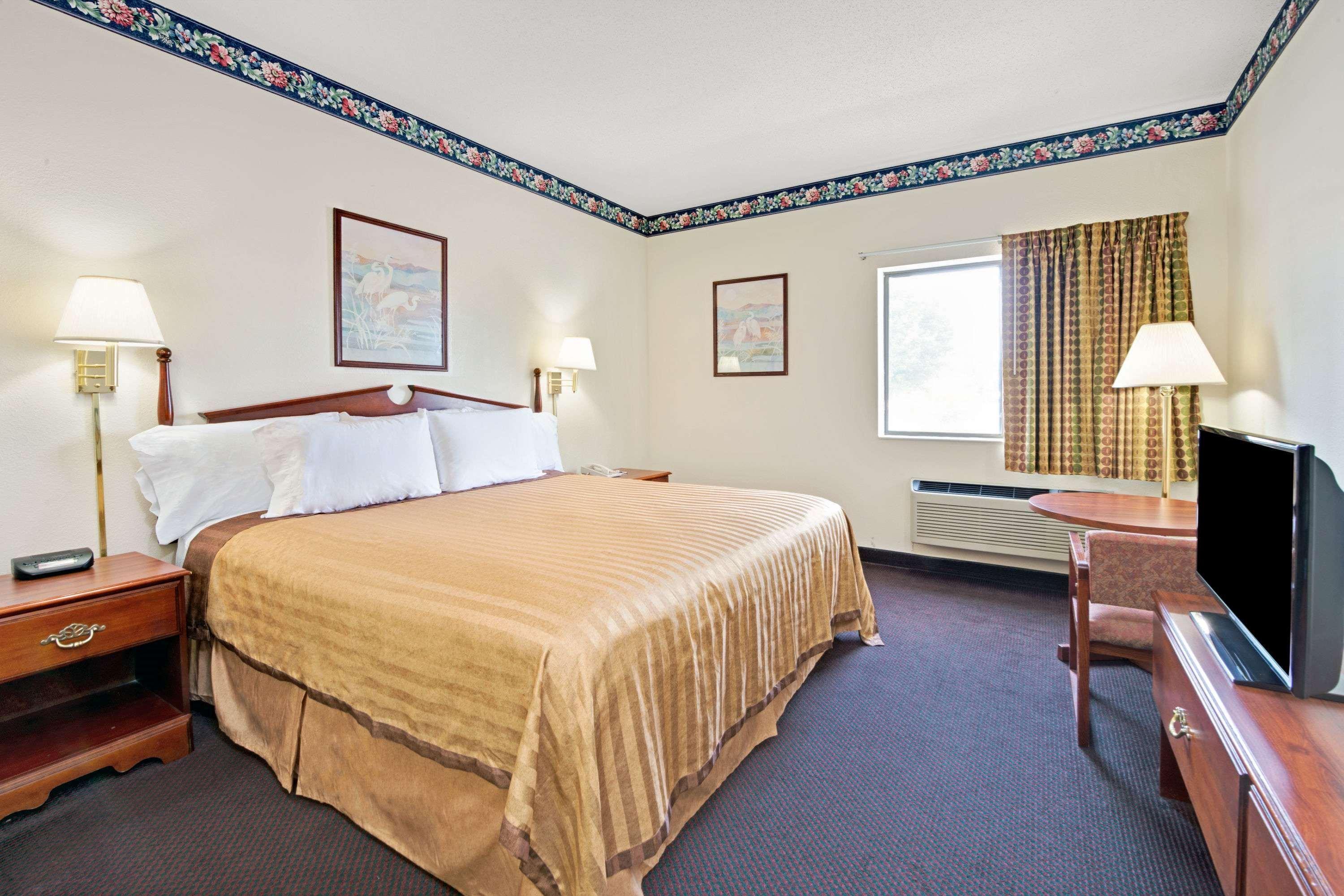 Travelodge By Wyndham St. Louis Hotel