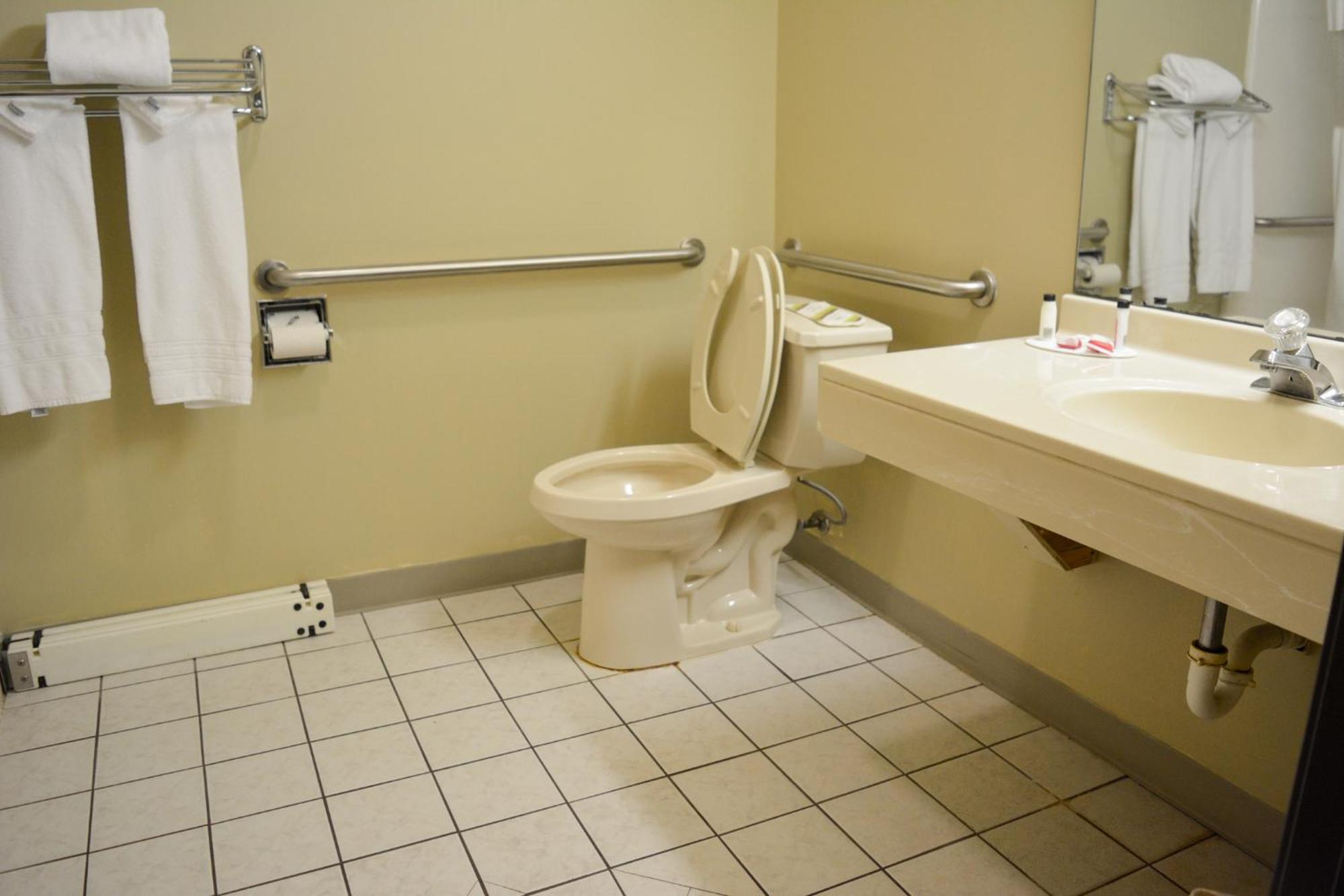 Travelodge By Wyndham St. Louis Berkeley