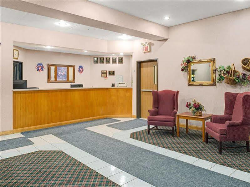 Travelodge By Wyndham St. Louis Hotel