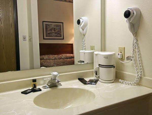 Travelodge By Wyndham St. Louis Hotel