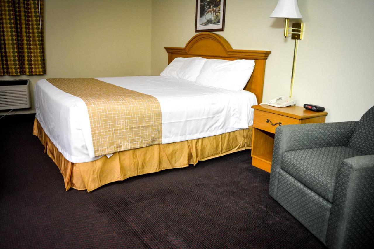 Travelodge By Wyndham St. Louis Berkeley